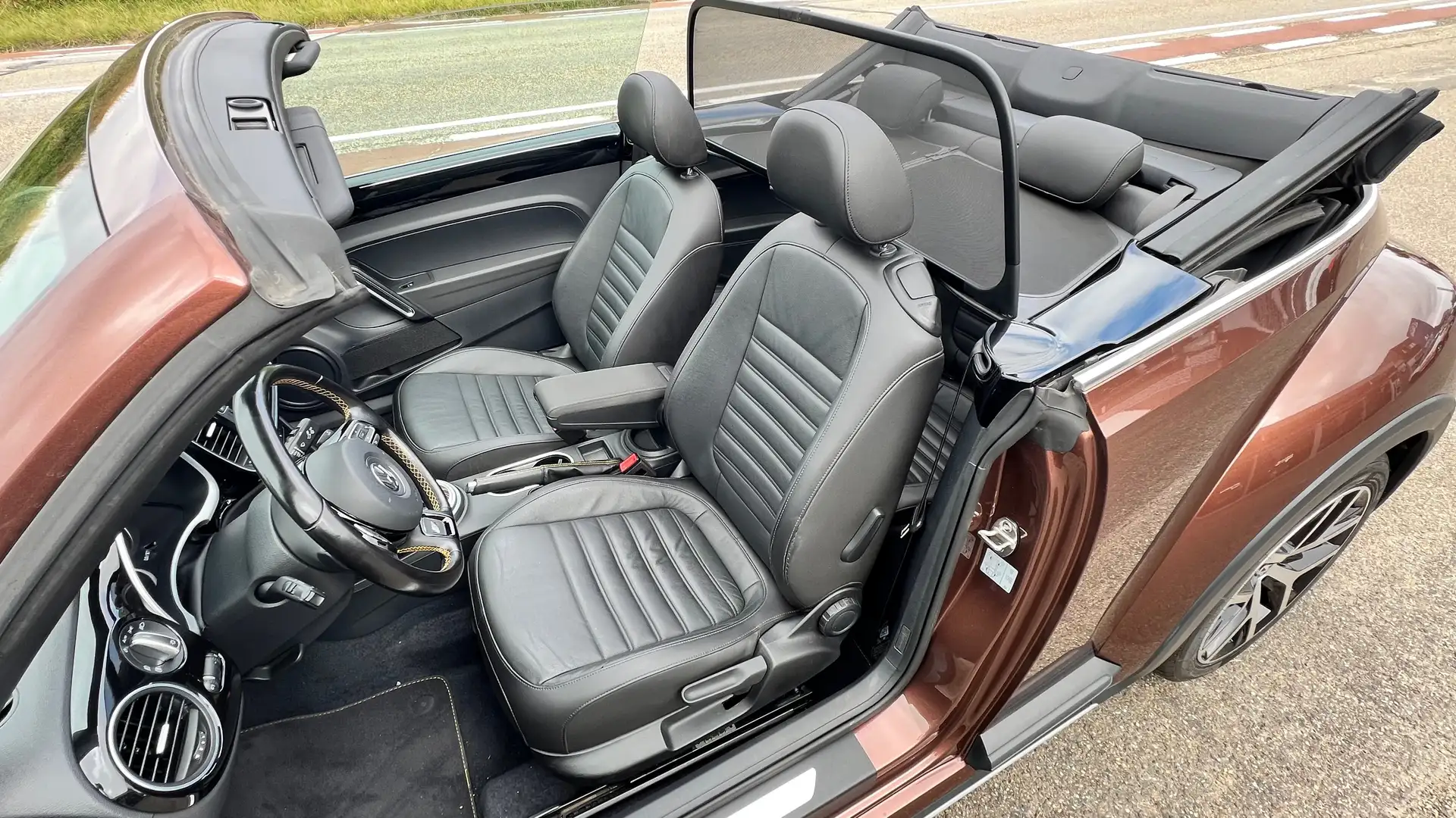 Volkswagen Beetle Beetle Cabriolet 1.4 TSI DSG automaat Dune uitv Brun - 2