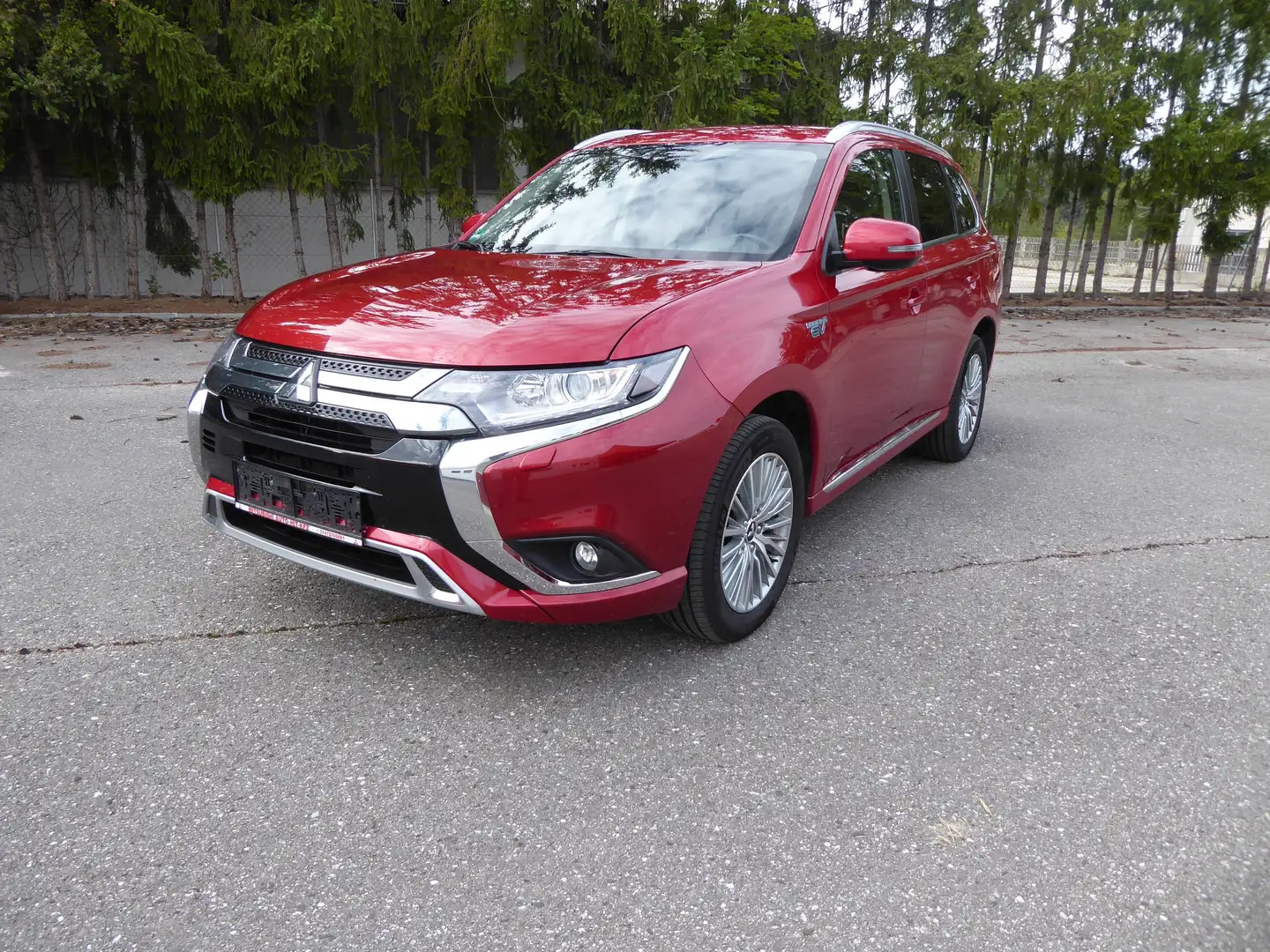 Mitsubishi Outlander PHEV Basis 4WD Rot - 1