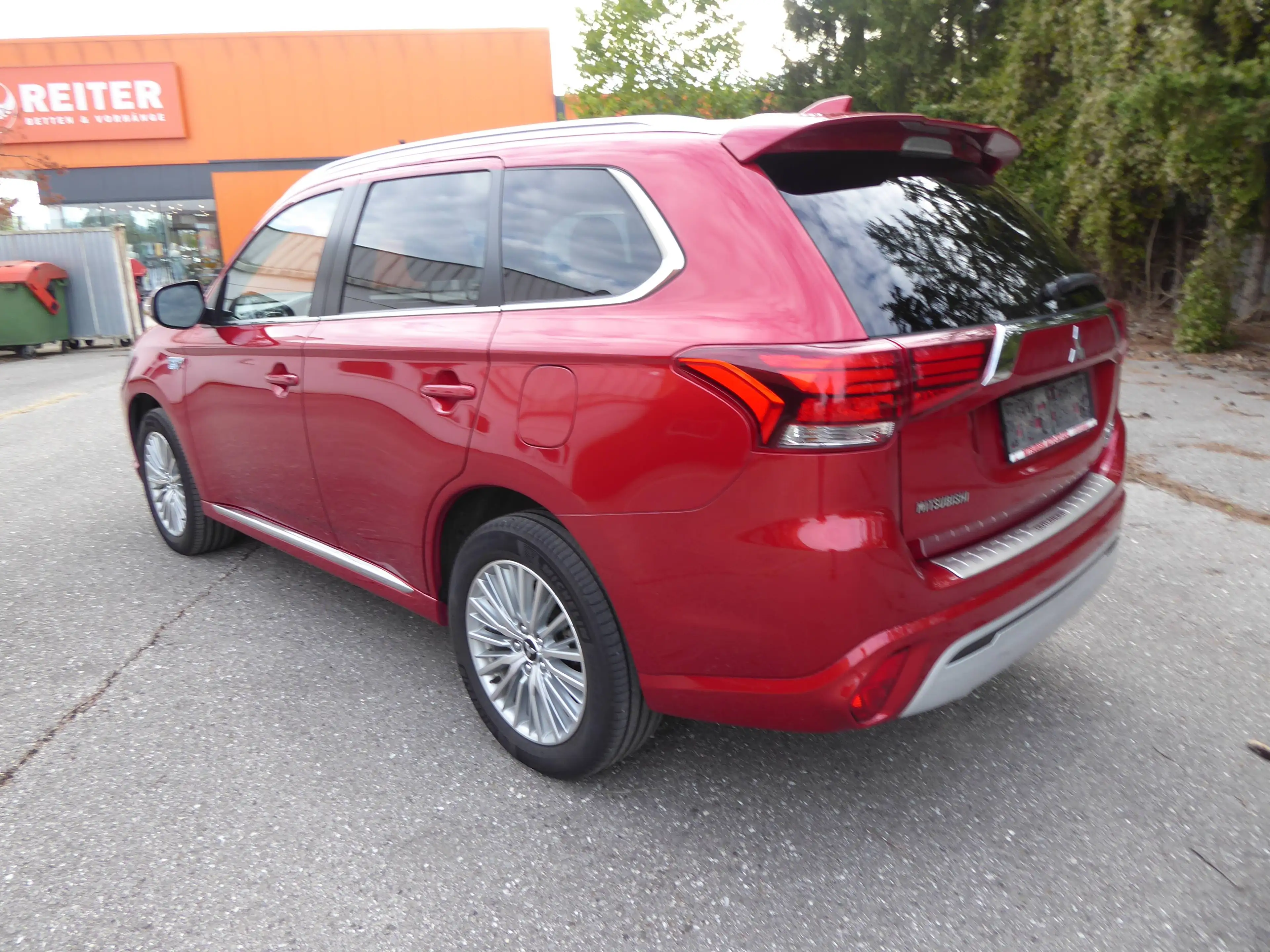 Mitsubishi Outlander PHEV Basis 4WD — photo 6