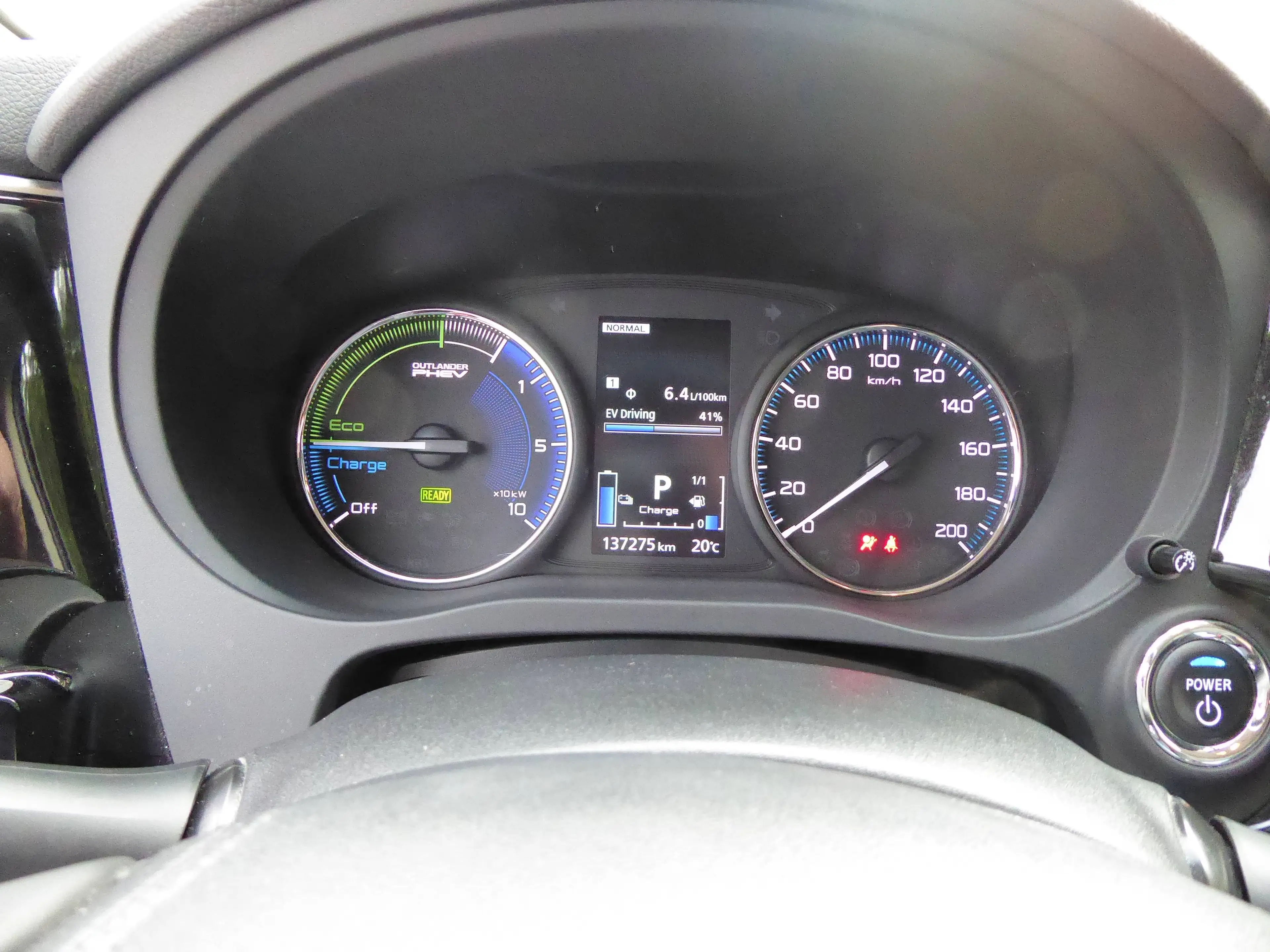 Mitsubishi Outlander PHEV Basis 4WD — photo 10