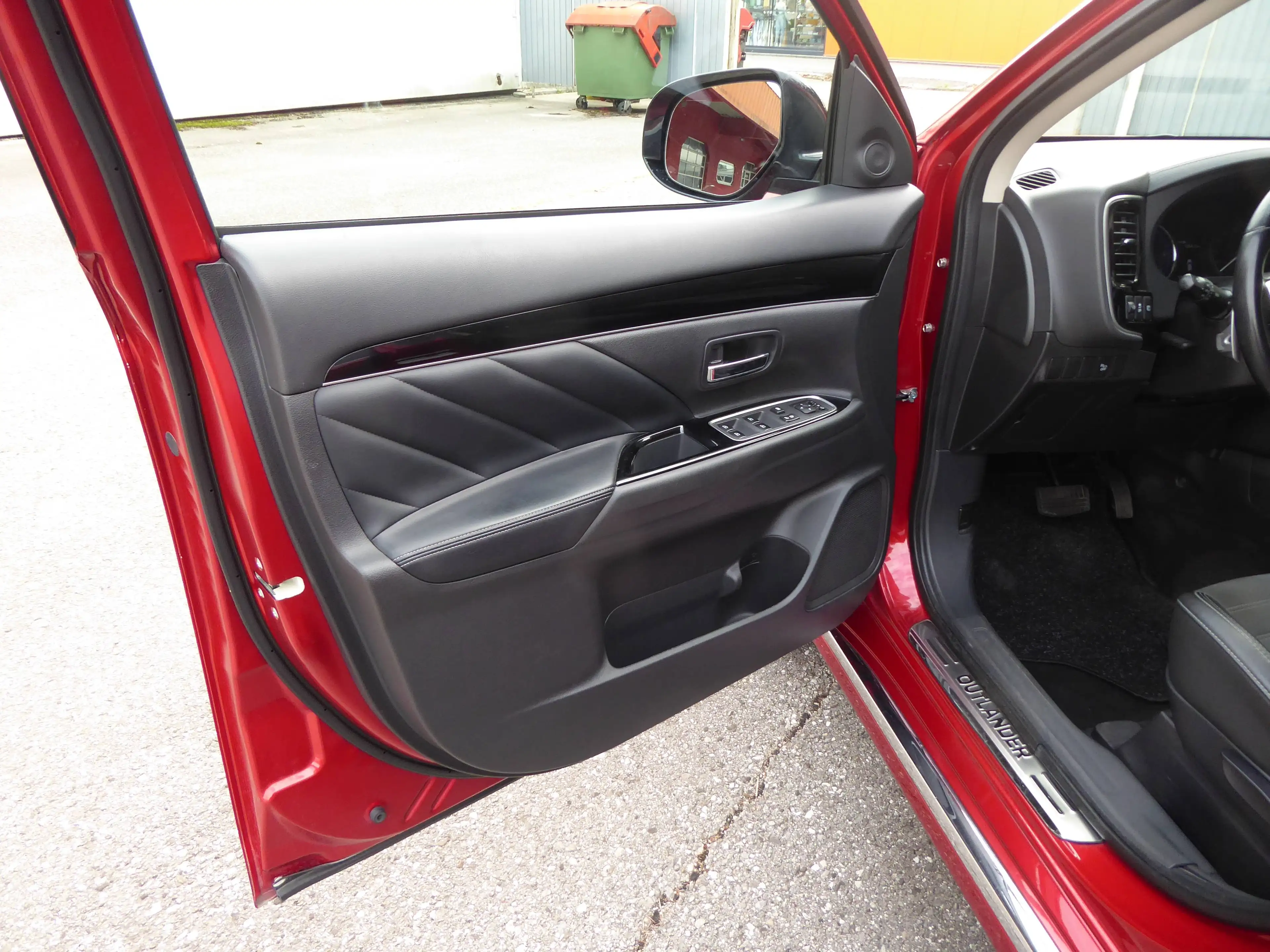Mitsubishi Outlander PHEV Basis 4WD — photo 8