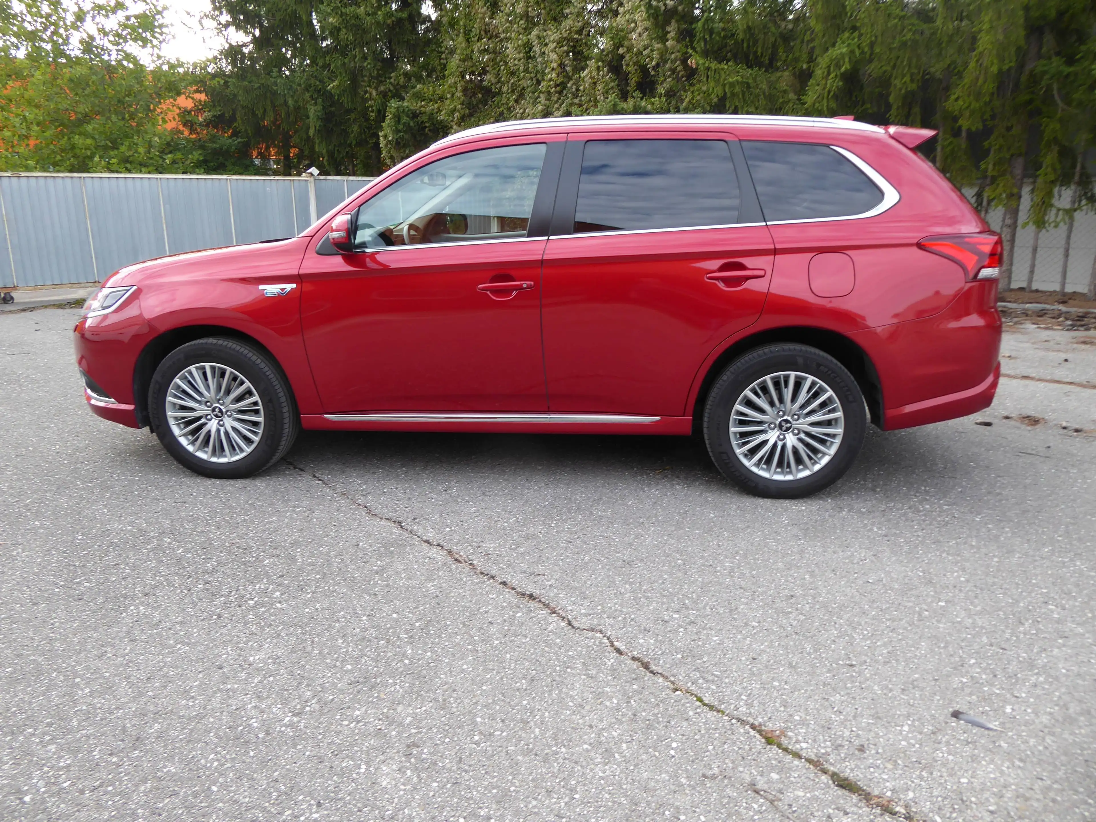 Mitsubishi Outlander PHEV Basis 4WD — photo 7