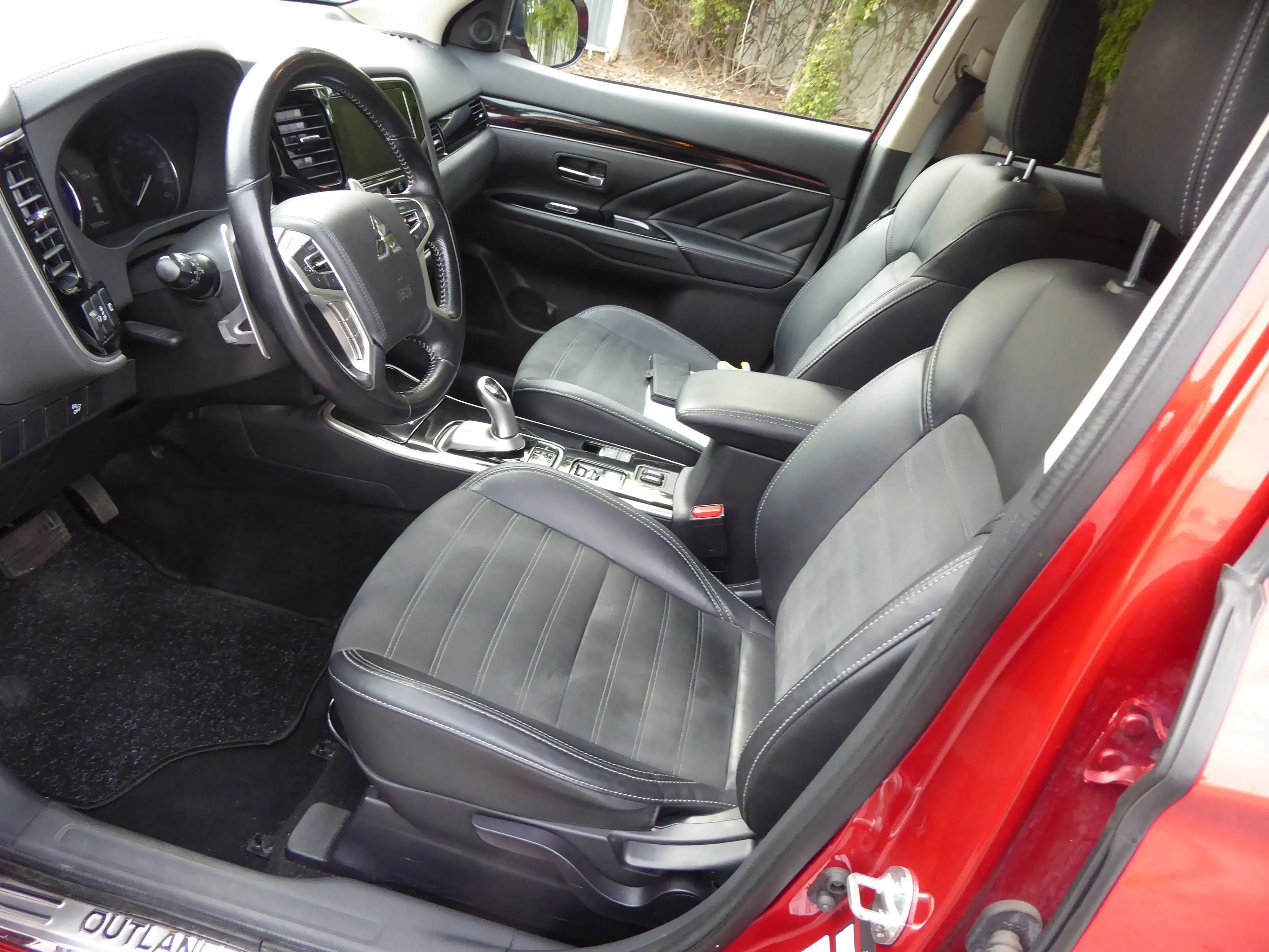 Mitsubishi Outlander PHEV Basis 4WD — photo 9