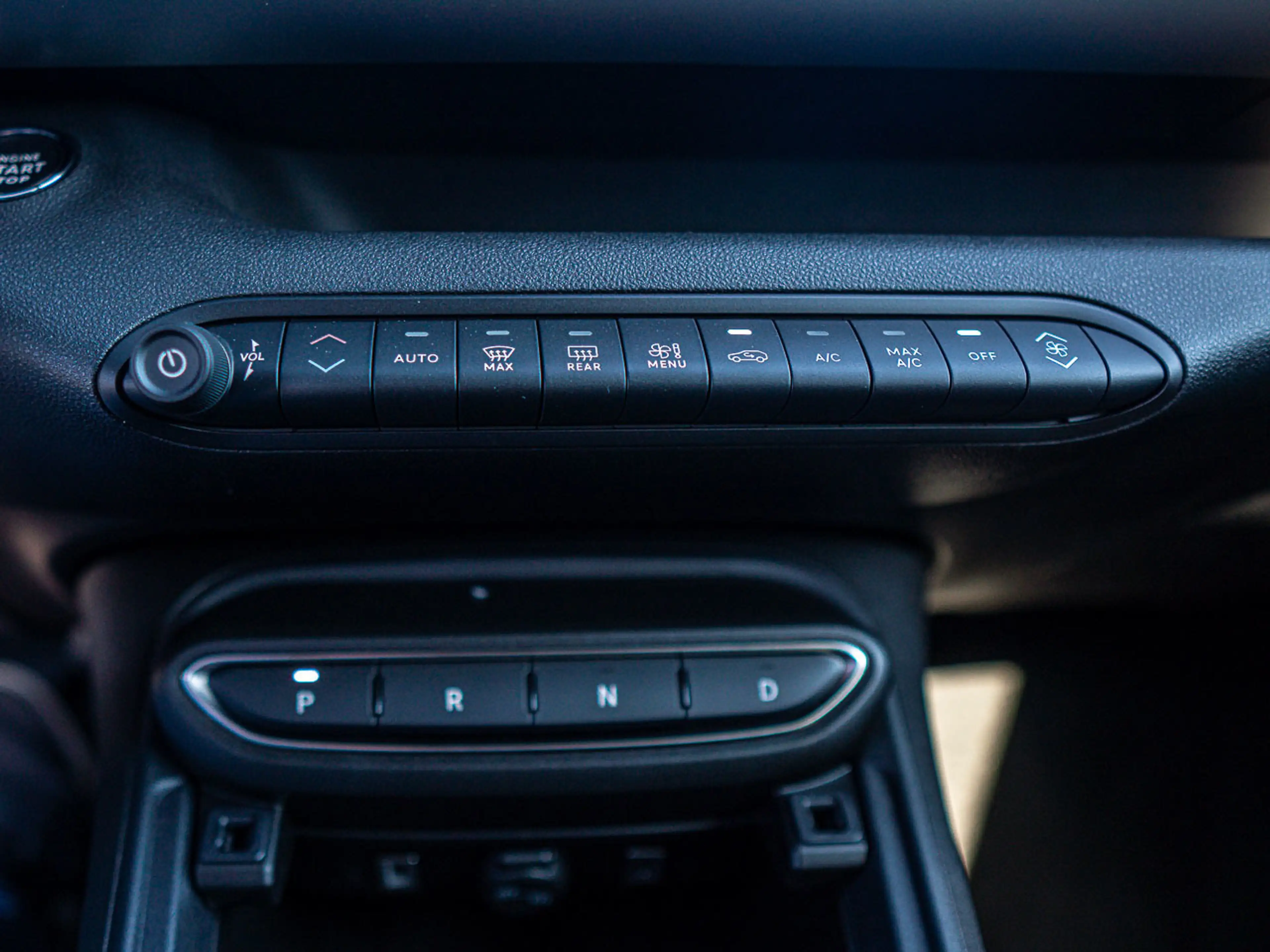Jeep Avenger Hybrid Altitude — photo 15