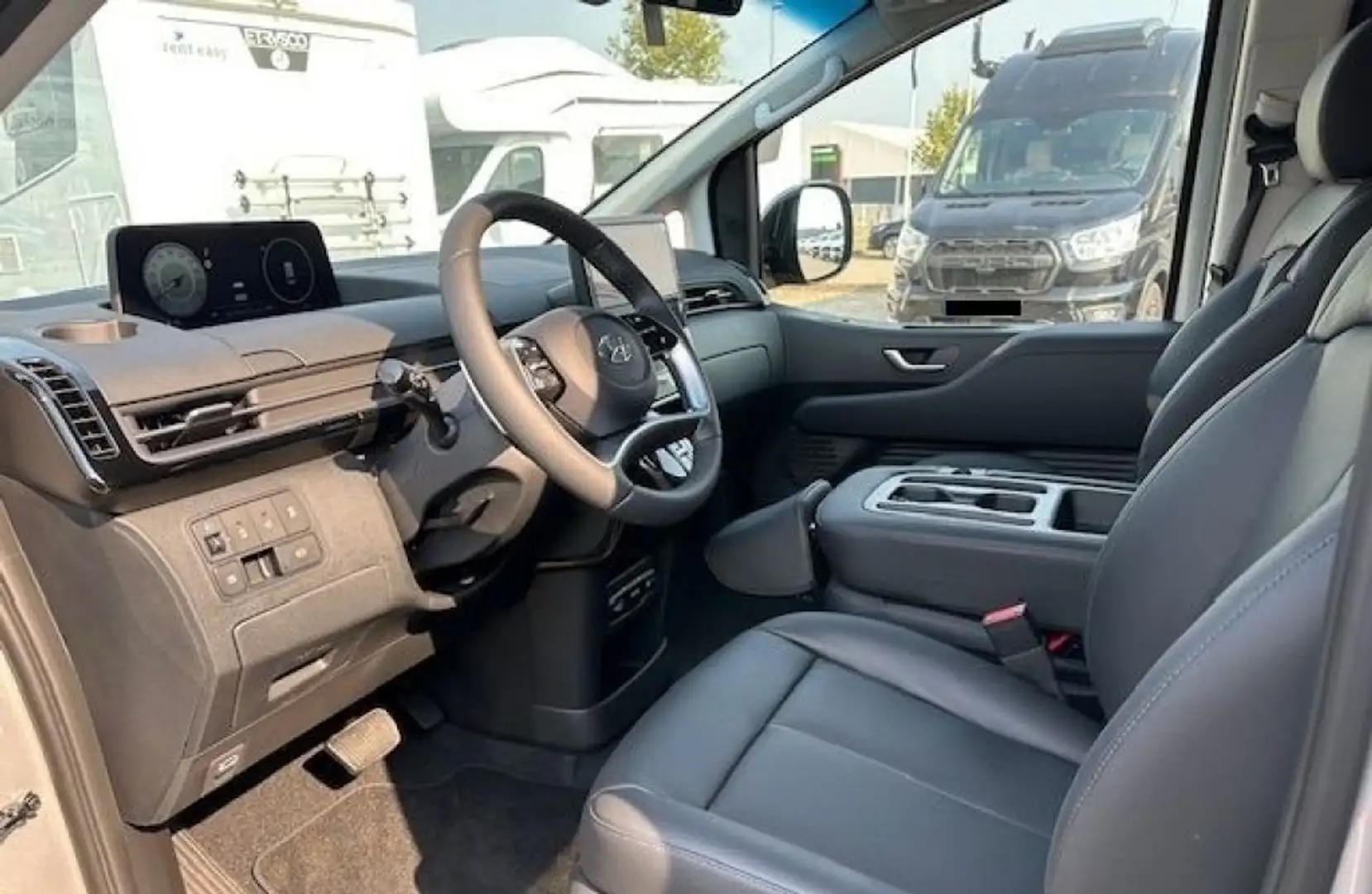 Hyundai STARIA 2.2 AT Prime 9 posti 4WD Argintiu - 1