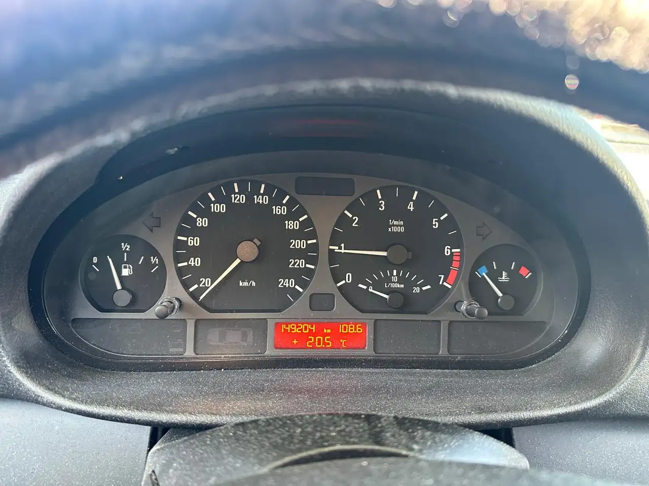 BMW 318i, foto 12