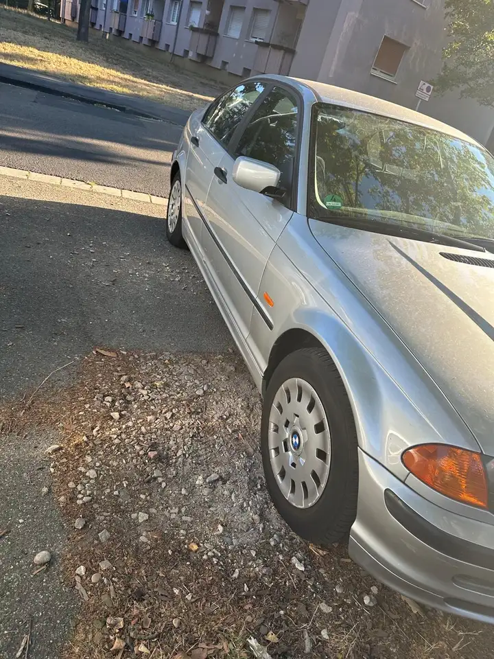 BMW 318i, foto 2