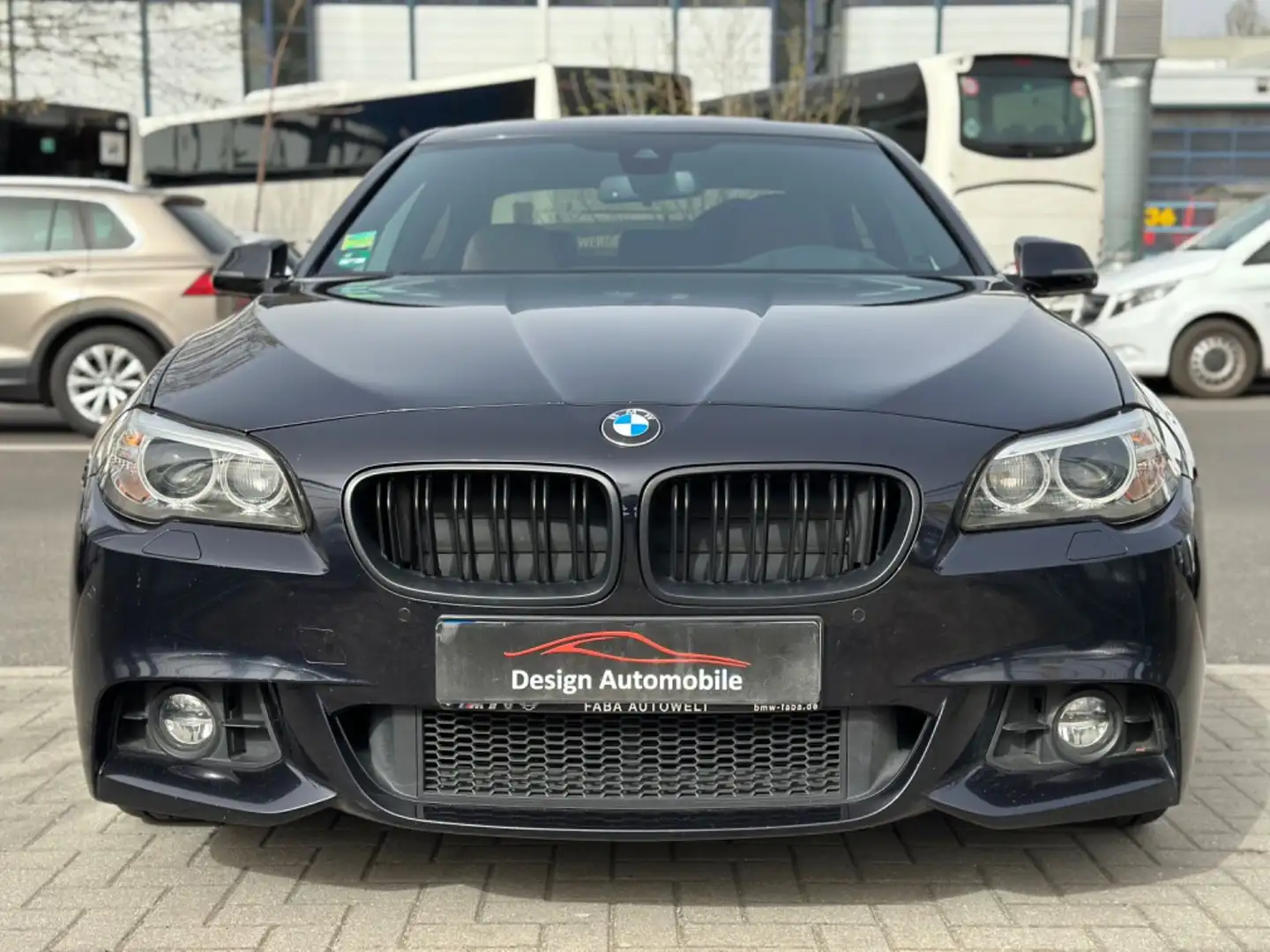BMW 530 d  M-Paket*SPURH./HEADUP/NAVI/TOTWINKEL/AHK Чорний - 2