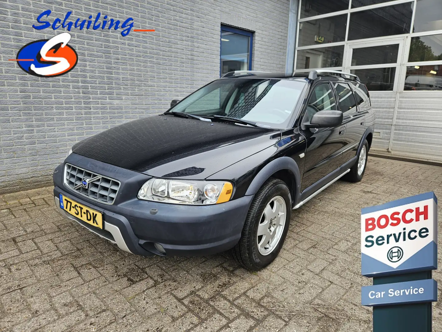 Volvo XC70 2.4 D5 Momentum crna - 1