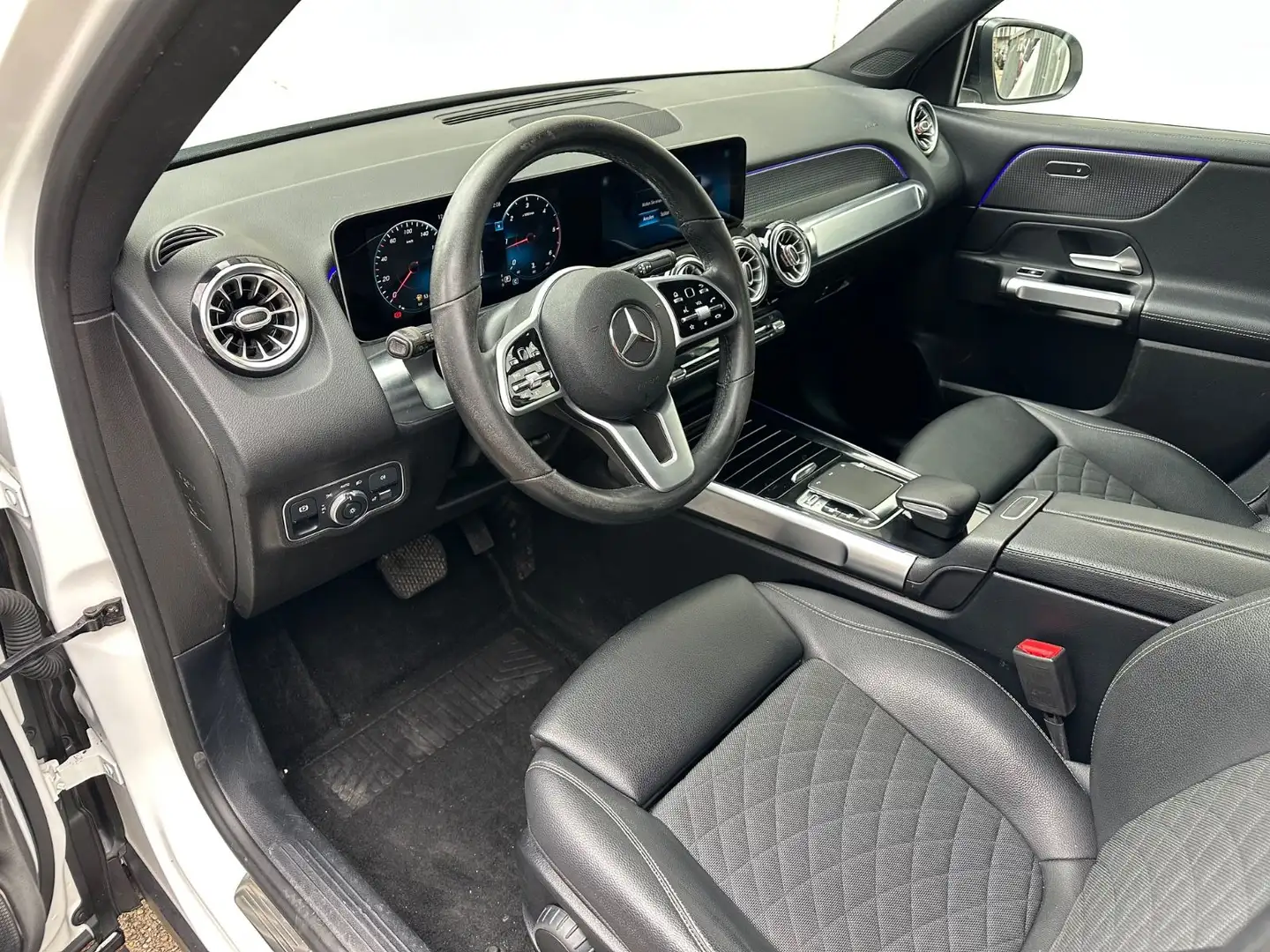 Mercedes-Benz GLB 200 d Ambiente  Totwinkel  Night-Paket   AHK Weiß - 2