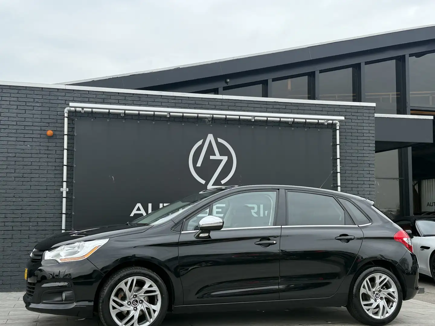Citroen C4 1.2 PureTech Exclusive Zwart - 1
