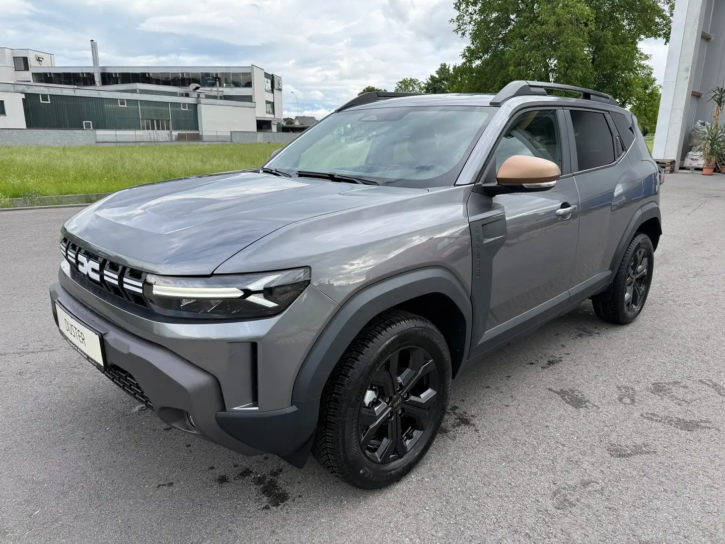 Dacia Duster Extreme Hybrid 150 4x4 Automatik Grau - 1