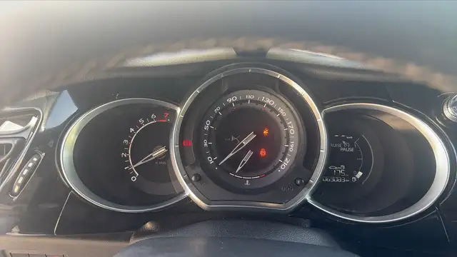 DS Automobiles DS 3 view 12