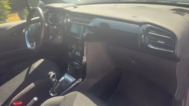 DS Automobiles DS 3 view 10