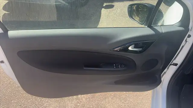DS Automobiles DS 3 view 7