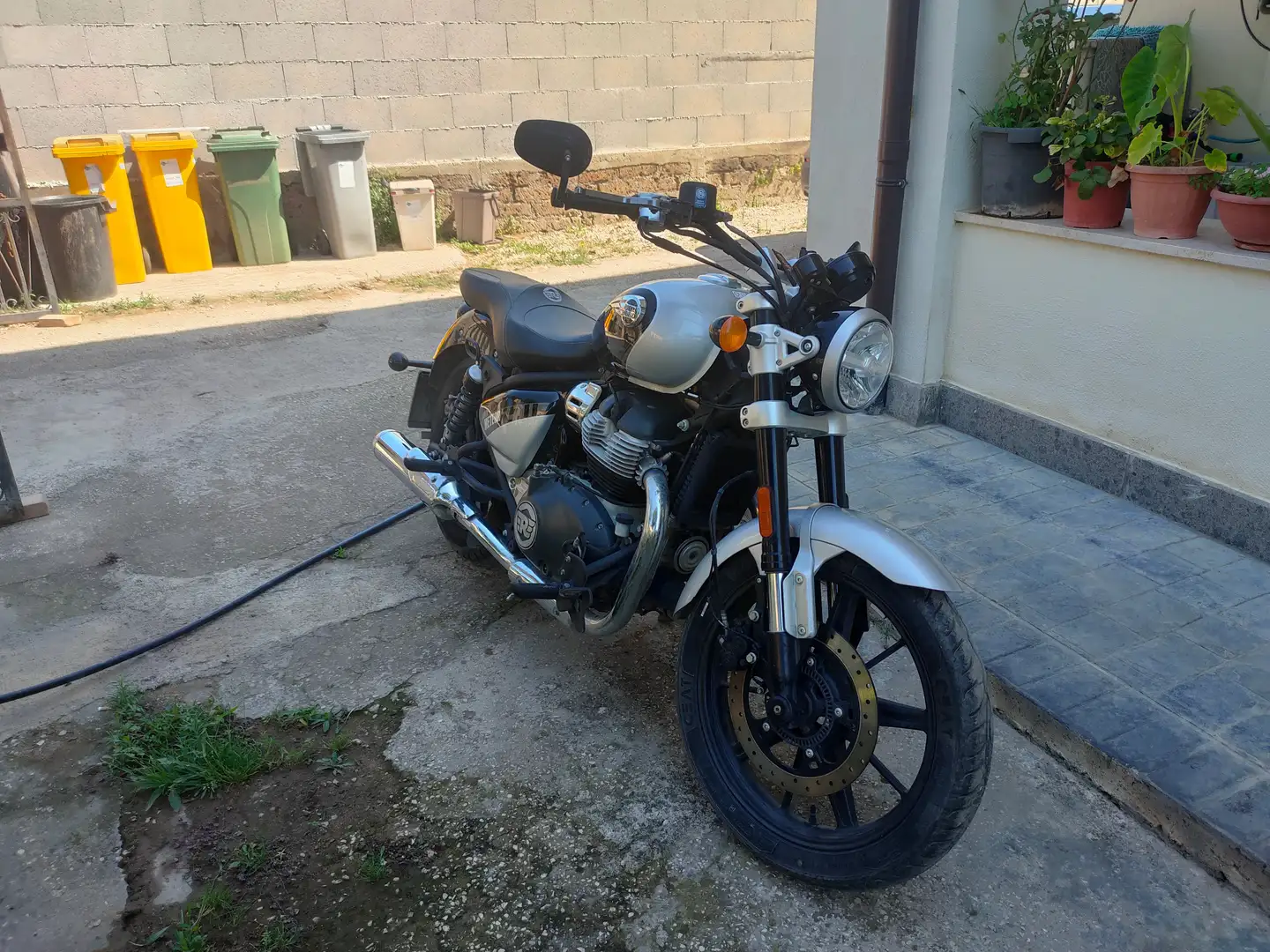 Royal Enfield Super Meteor 650 Grigio - 2