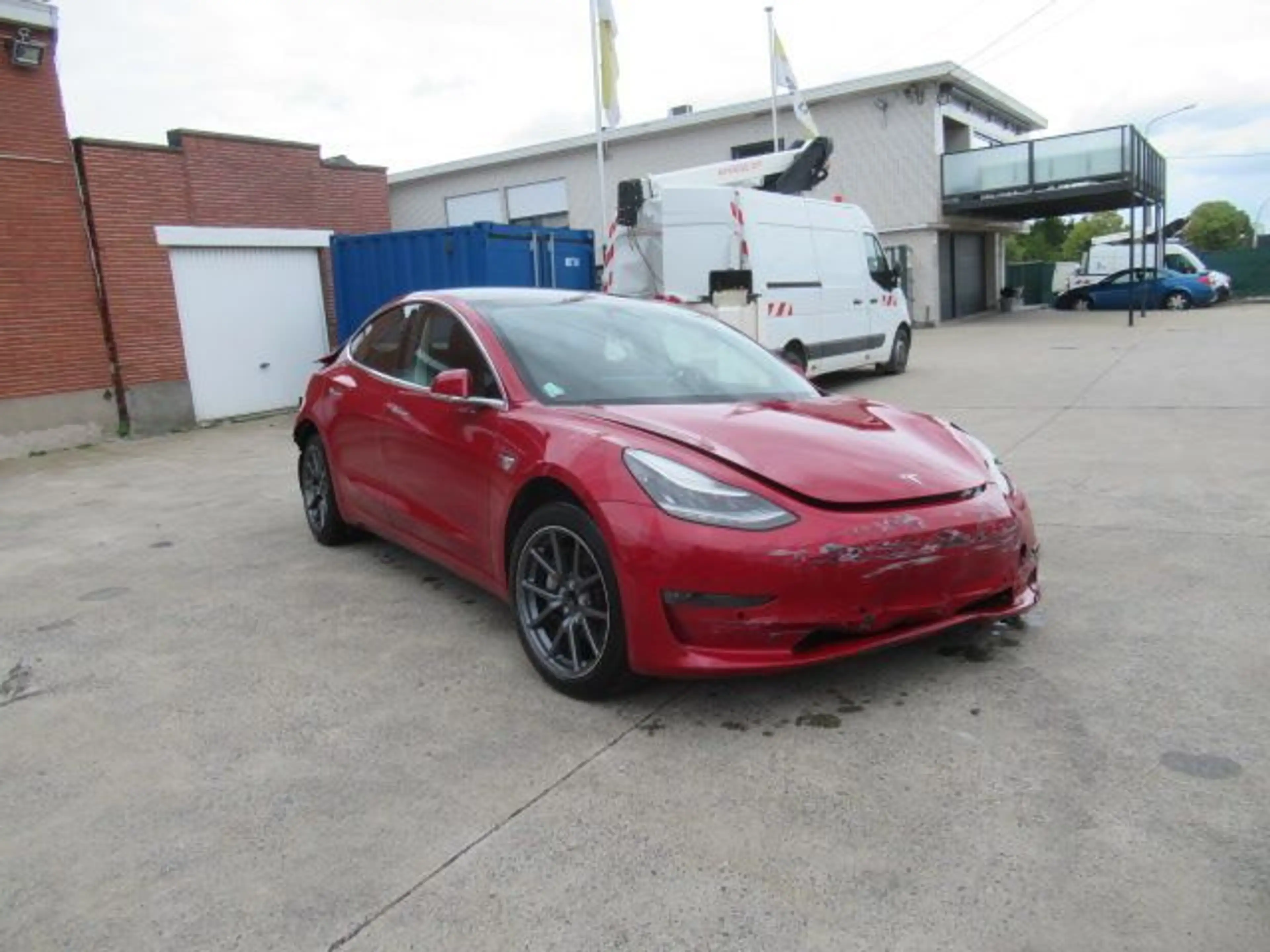 Tesla Model 3 — photo 3