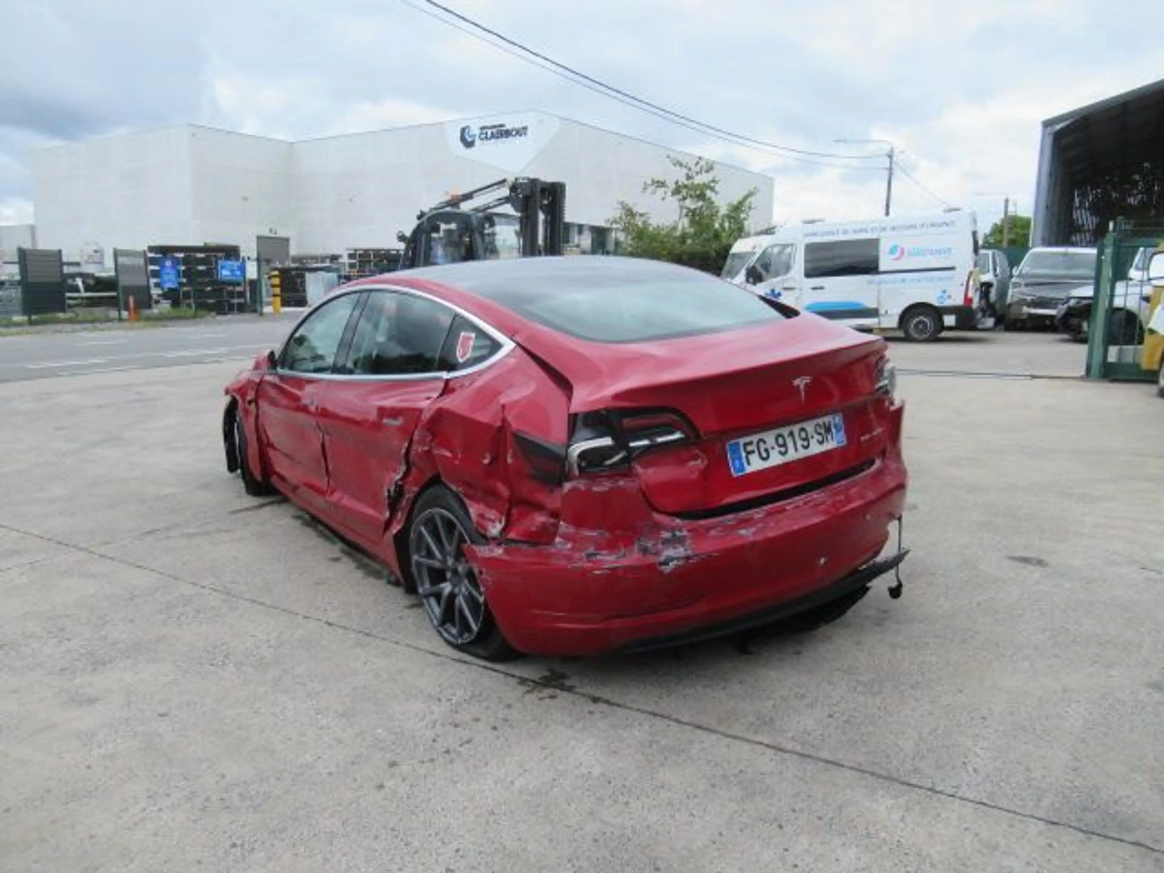 Tesla Model 3 — photo 7
