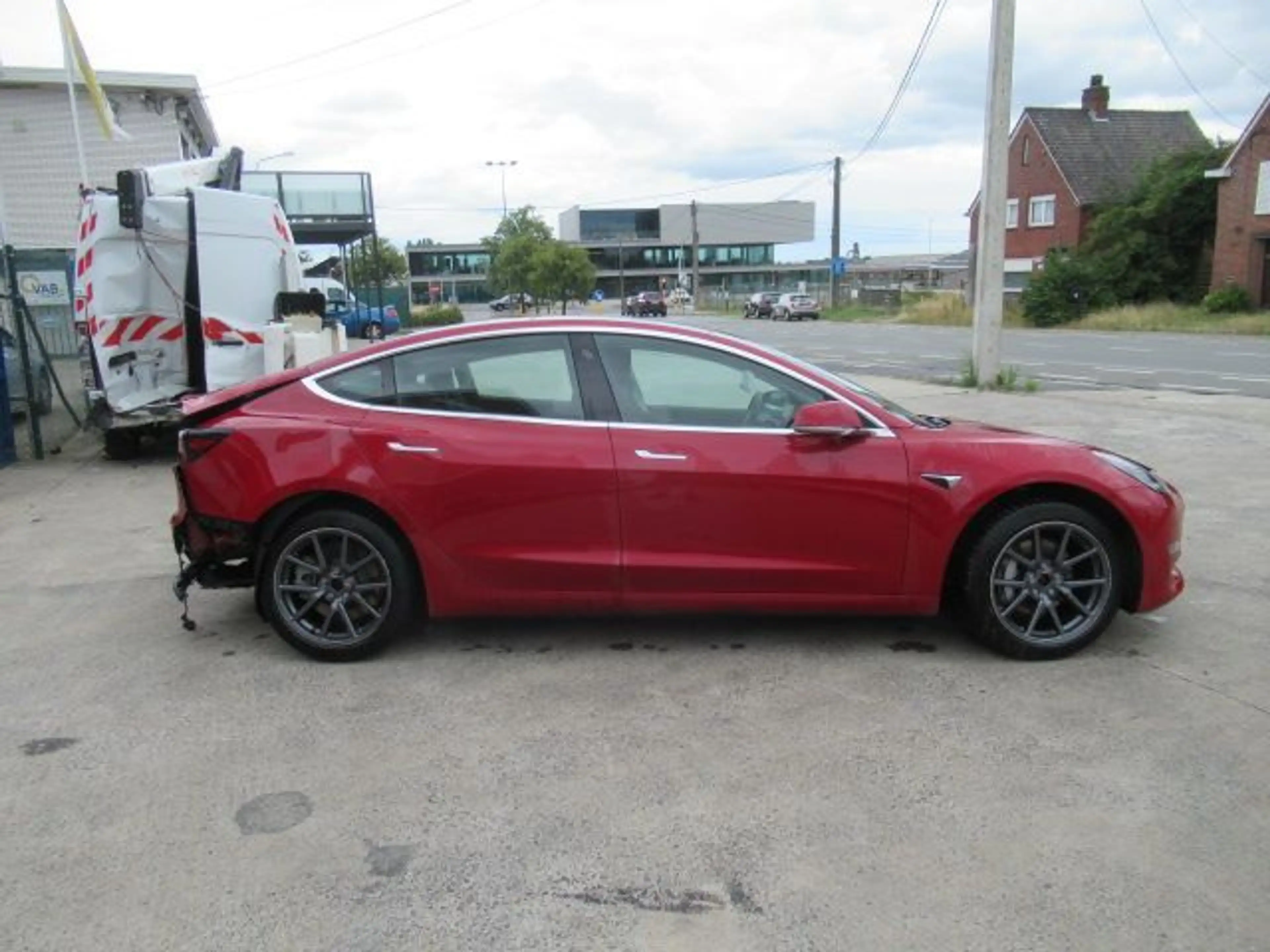 Tesla Model 3 — photo 4