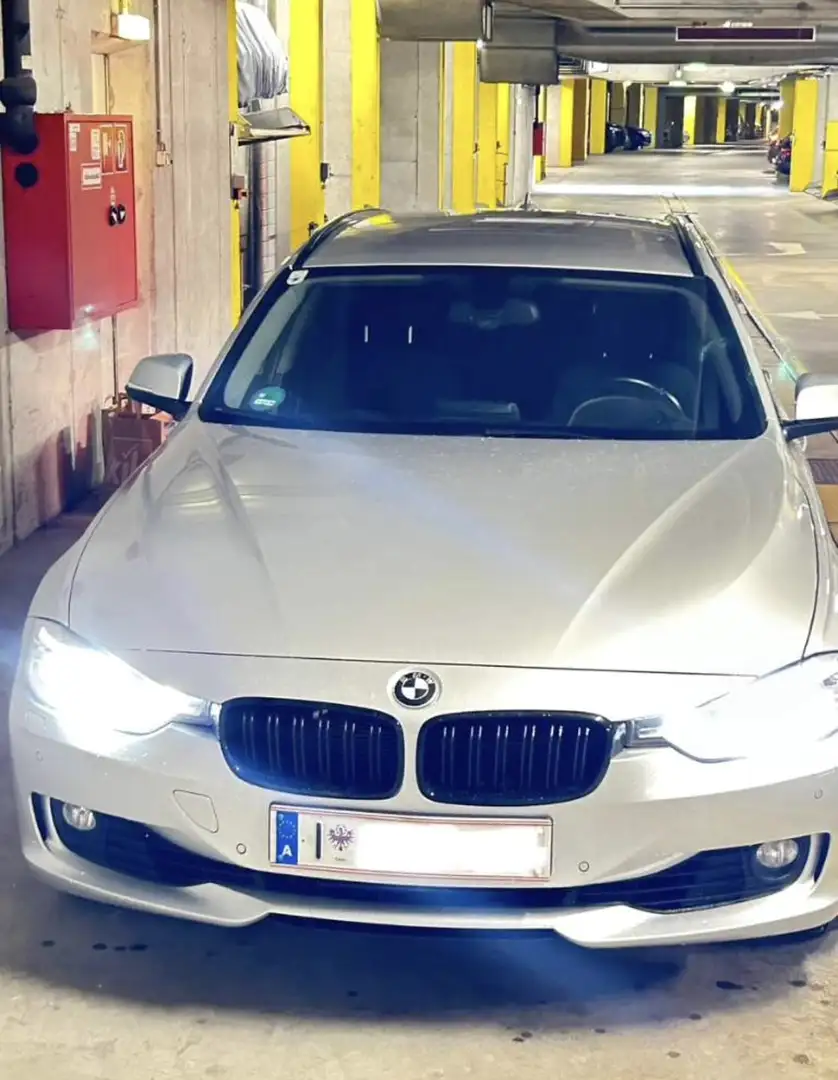 BMW 330 330d xDrive Touring Aut. Silber - 1