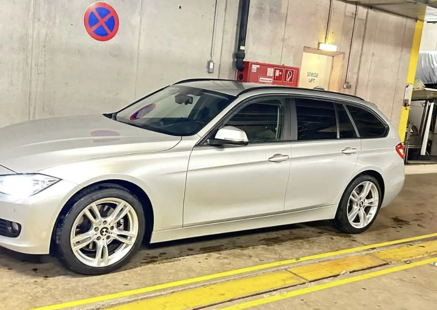 BMW 330 330d xDrive Touring Aut. Silber - 2