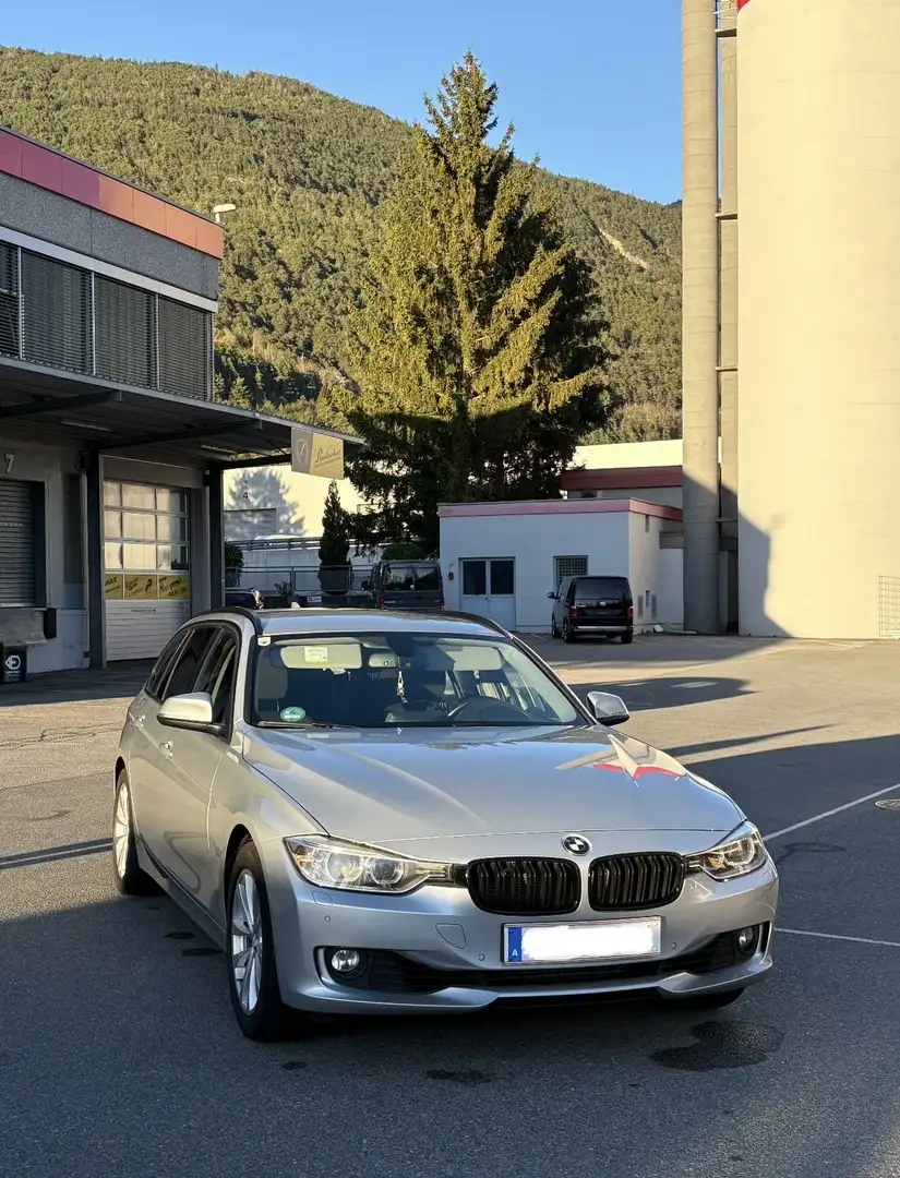 BMW 330 330d xDrive Touring Aut. Silber - 1