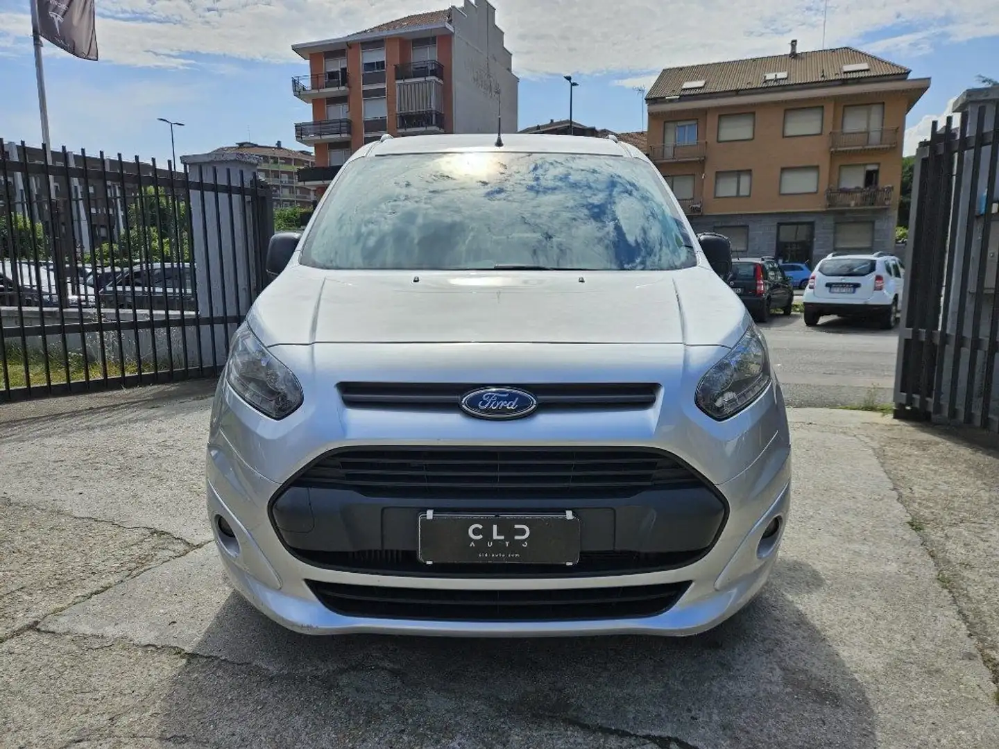 Ford Tourneo Connect 1.5 TDCi 120 CV Grigio - 2