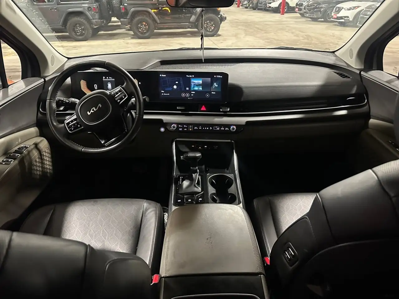 Kia Carnival снимка Kia Carnival