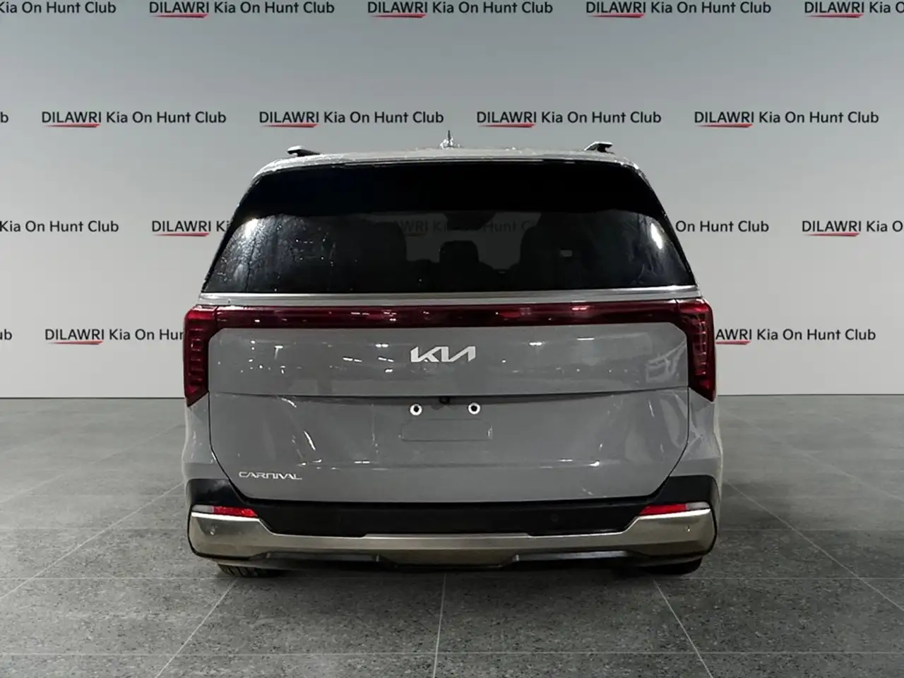 Kia Carnival снимка Kia Carnival