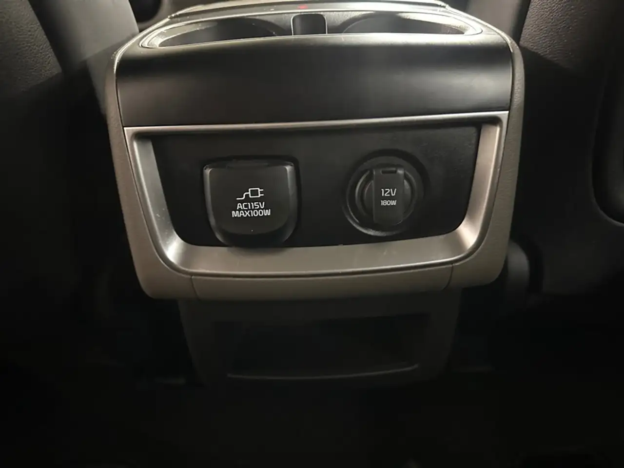 Kia Carnival снимка Kia Carnival