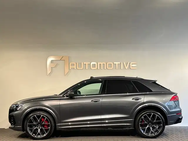 Audi RS Q8 view 13