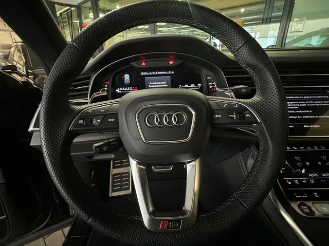 Audi RS Q8 view 15