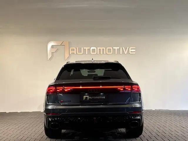 Audi RS Q8 view 11
