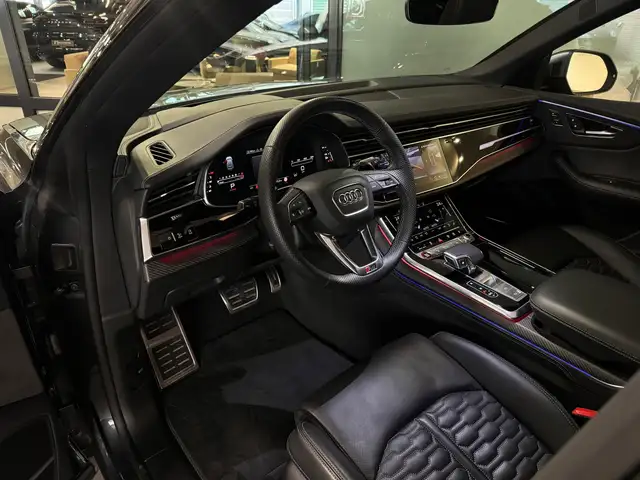 Audi RS Q8 view 5