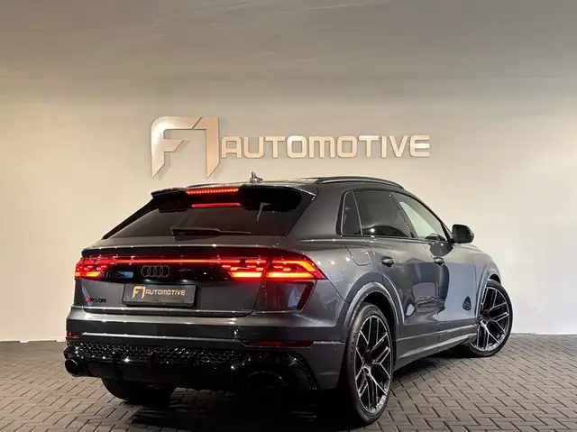 Audi RS Q8 view 3
