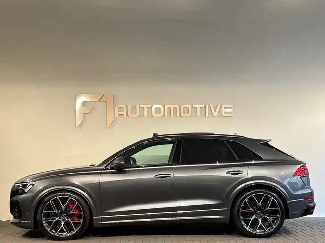 Audi RS Q8 view 12