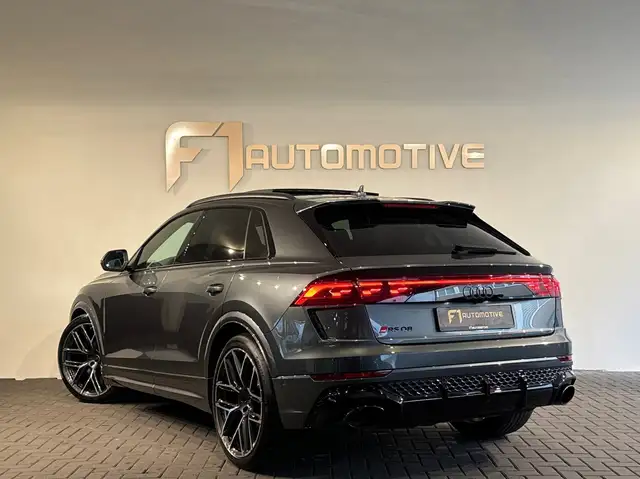 Audi RS Q8 view 8