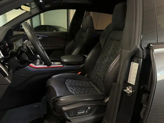 Audi RS Q8 view 6