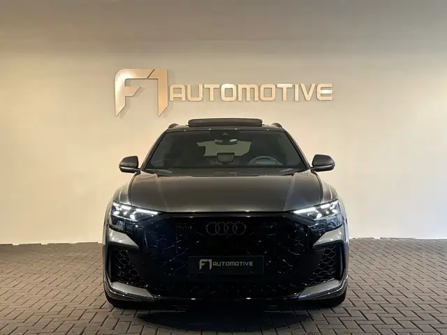 Audi RS Q8 view 9