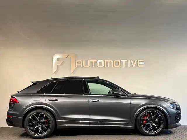 Audi RS Q8 view 10