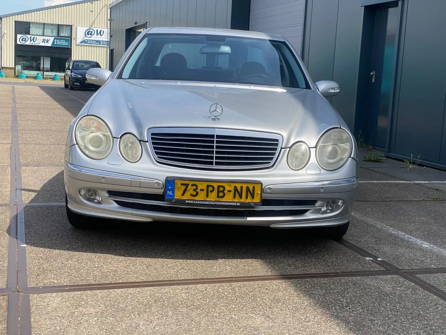 Mercedes-Benz E 200 K. Avantgarde/ automaat/ 5drs/ nap/ dealeronderhou Grau - 2