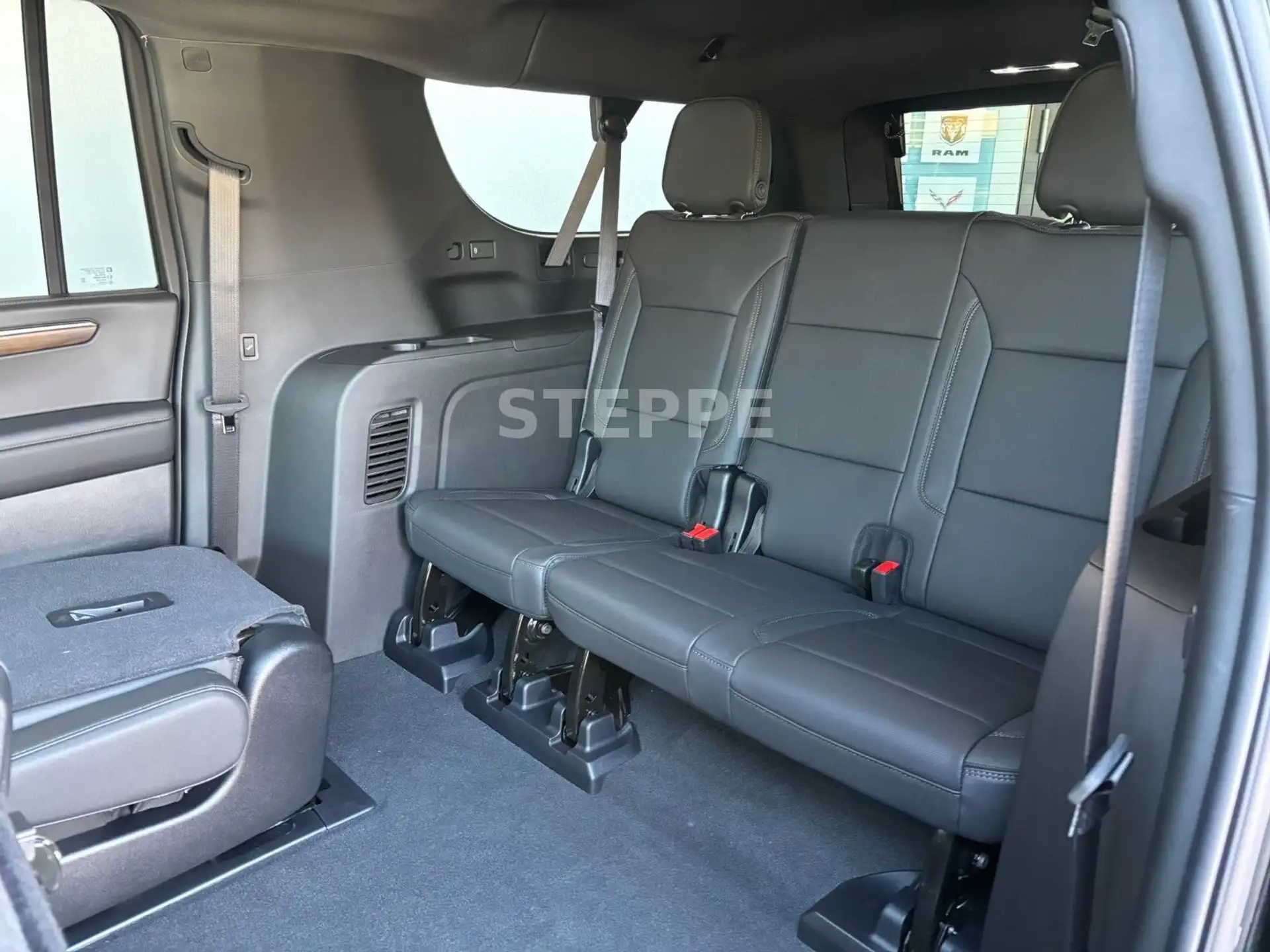 쉐보레 Chevrolet Suburban 2026 검정 사진 6