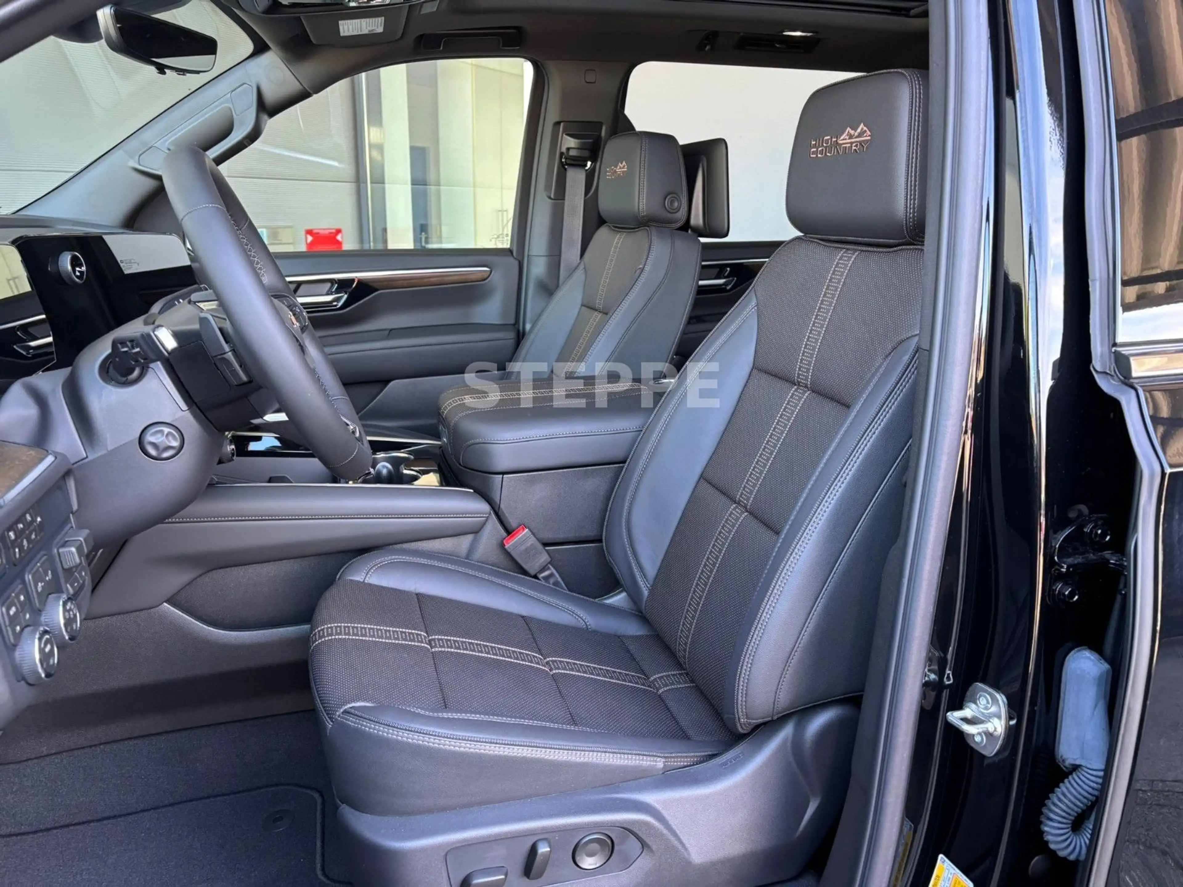 Chevrolet Suburban MY26 Suburban 6,2 High Country AHK 22" Luftfed. — photo 8