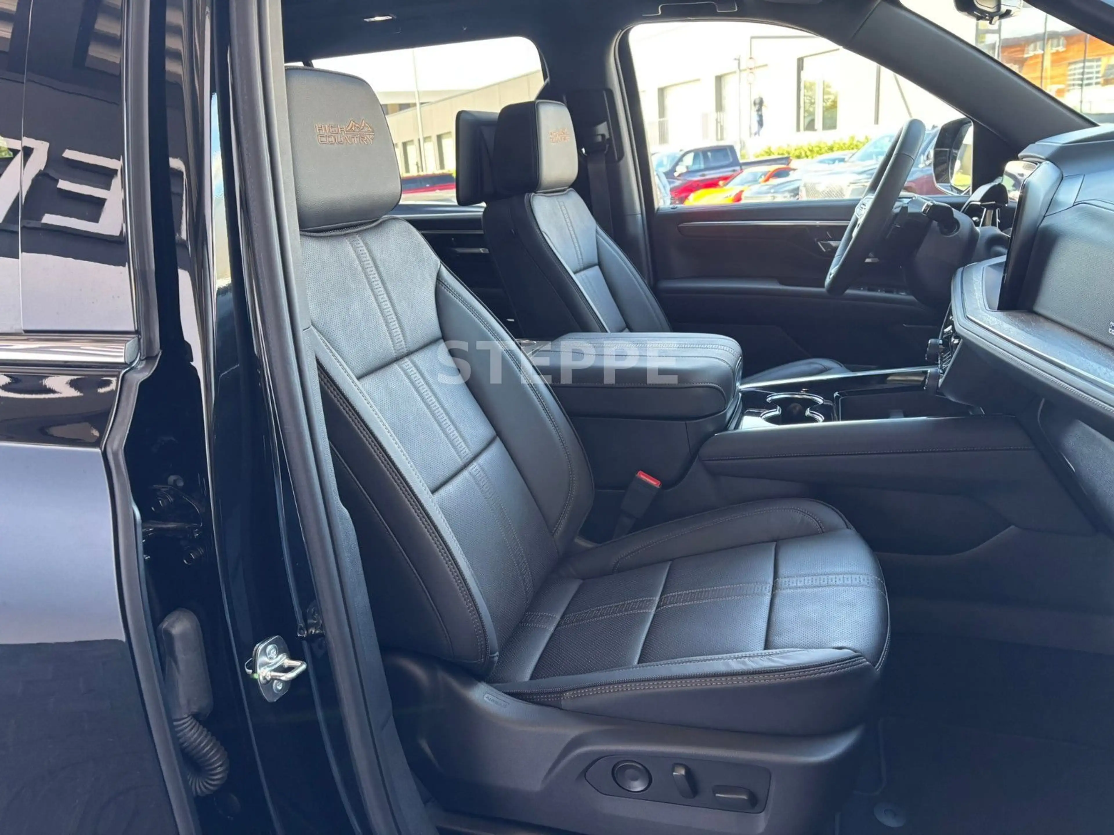 Chevrolet Suburban MY26 Suburban 6,2 High Country AHK 22" Luftfed. — photo 11