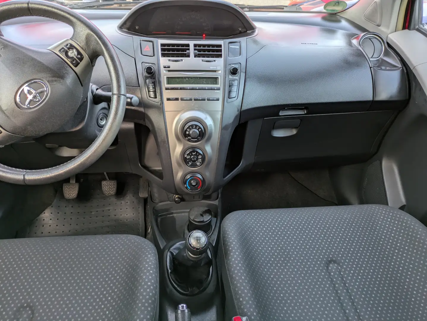Toyota Yaris Cool Edition Rouge - 2