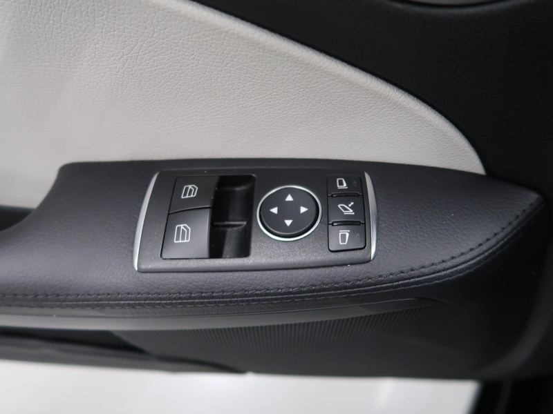 Mercedes-Benz SLK 200 automaat beige leer nekverwarming panoramadak navi — photo 41