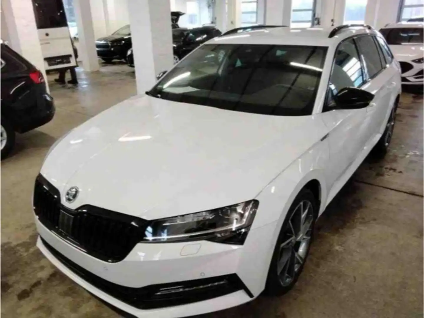 Skoda Superb Combi 2.0 TDI Sportline Weiß - 2