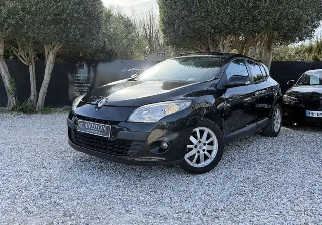 Renault Megane III 1.6 16V 110CH CARMINAT