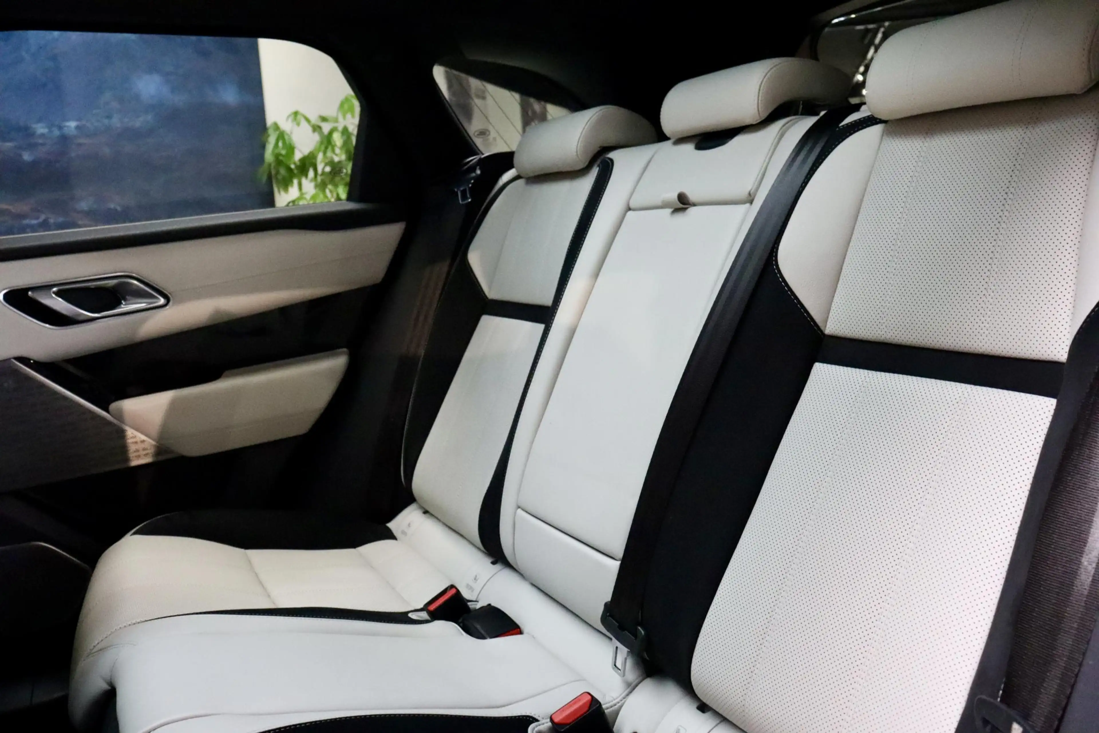 Land Rover Range Rover Velar 3.0 V6 SC AWD R-Dynamic SE PANO|CAM — photo 15