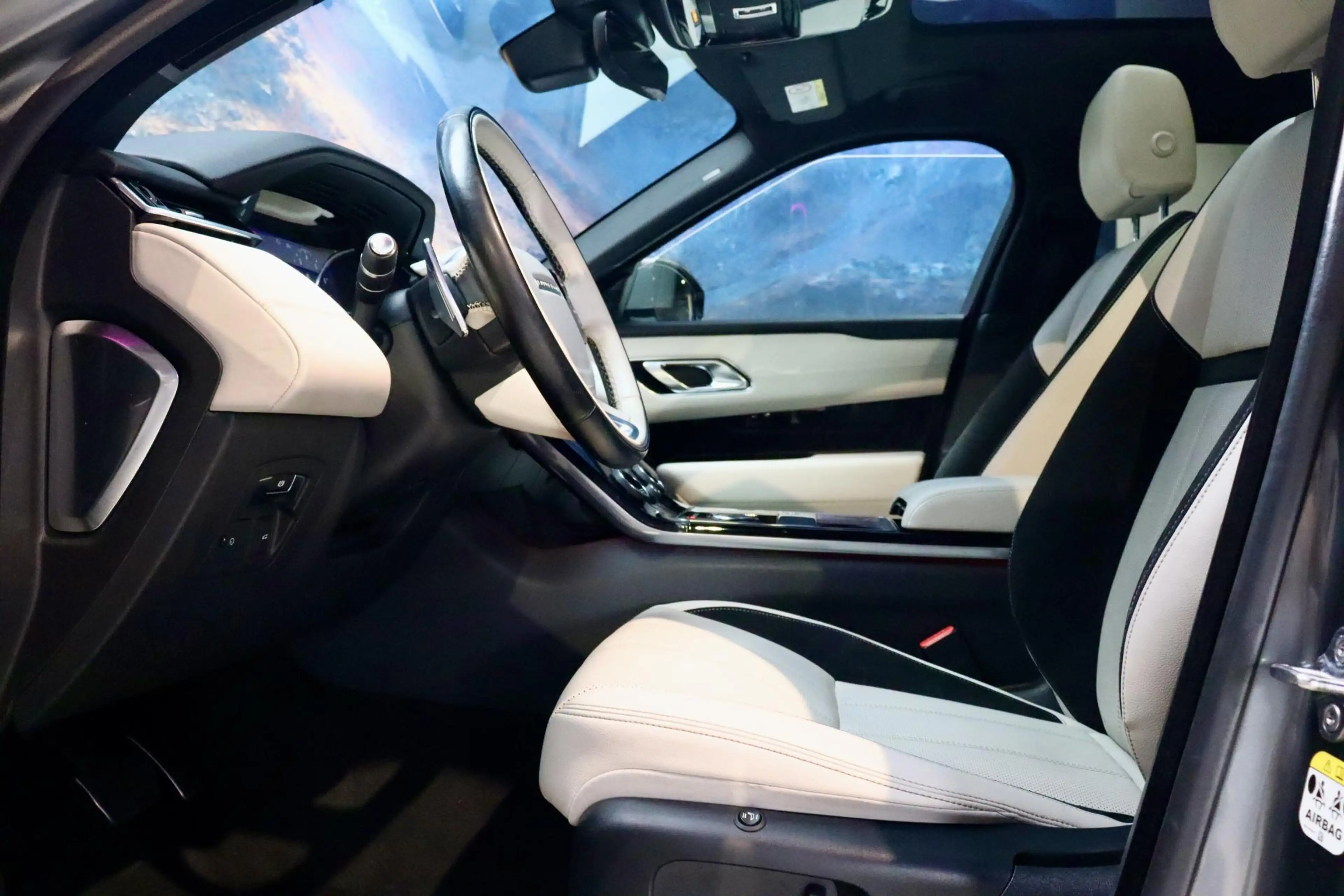 Land Rover Range Rover Velar 3.0 V6 SC AWD R-Dynamic SE PANO|CAM — photo 11